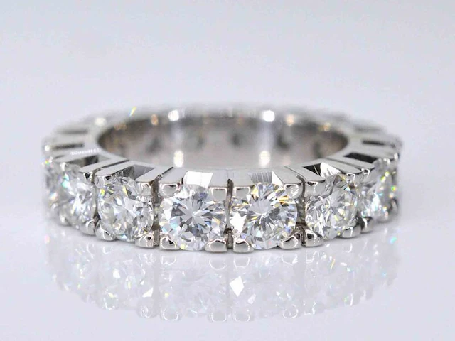Witgouden alliance ring met grote diamanten - afbeelding 1 van  7