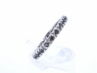 Witgouden alliance ring met zwarte diamanten - afbeelding 4 van  8