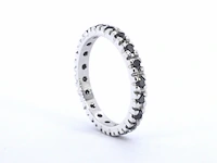 Witgouden alliance ring met zwarte diamanten - afbeelding 5 van  8