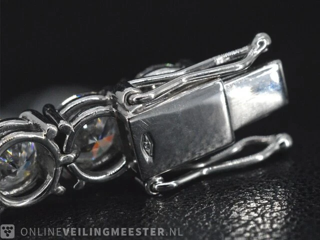 Witgouden armband met 18.00 carat briljanten - afbeelding 8 van  8