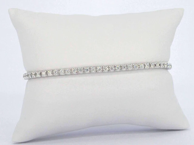 Witgouden armband met briljant geslepen diamanten en een onzichtbare sluiting - afbeelding 4 van  9