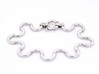 Witgouden armband van het italiaance merk unoaerre italian brev: gold hinged swirl link armband