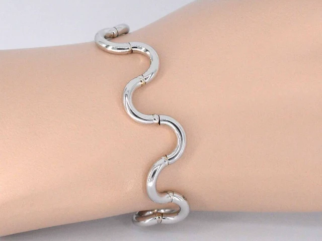 Witgouden armband van het italiaance merk unoaerre italian brev: gold hinged swirl link armband - afbeelding 2 van  8
