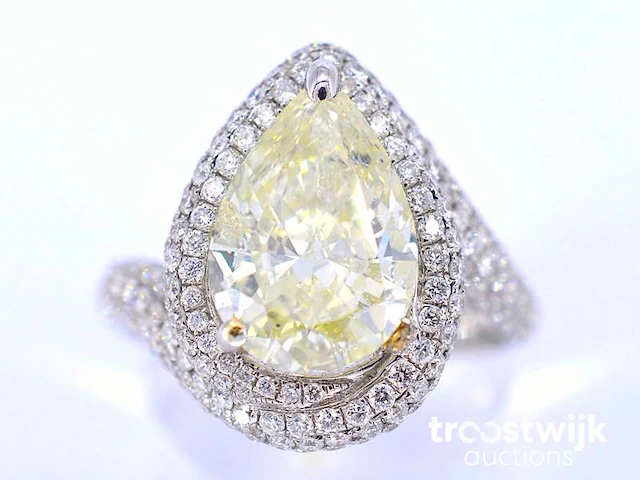 Witgouden bijzondere diamanten ring met een pear shape diamant van 3.00 carat - afbeelding 1 van  7