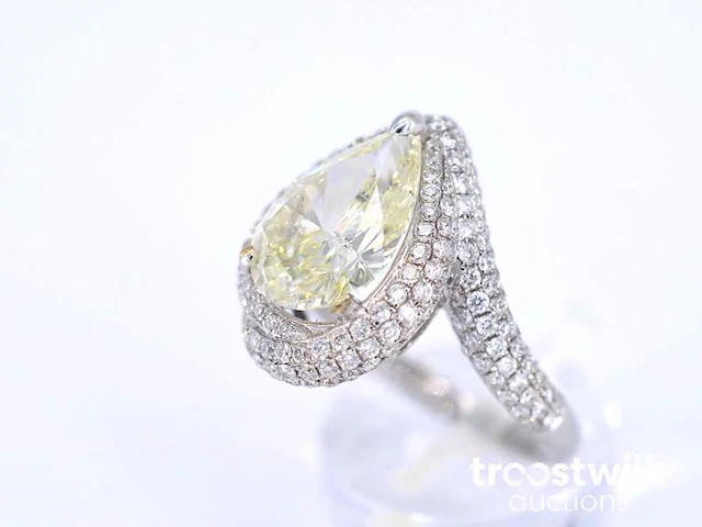 Witgouden bijzondere diamanten ring met een pear shape diamant van 3.00 carat - afbeelding 3 van  7