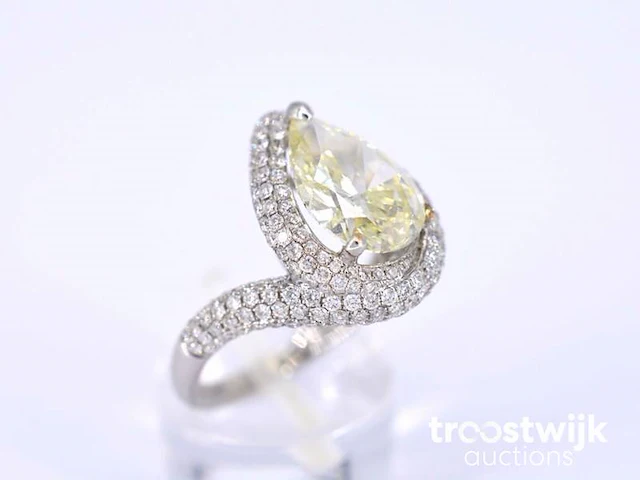 Witgouden bijzondere diamanten ring met een pear shape diamant van 3.00 carat - afbeelding 4 van  7