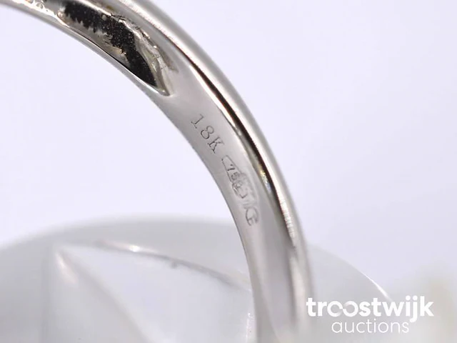 Witgouden bijzondere diamanten ring met een pear shape diamant van 3.00 carat - afbeelding 6 van  7