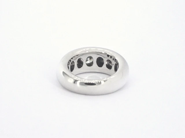 Witgouden brede ring met een grote diamant - afbeelding 5 van  8