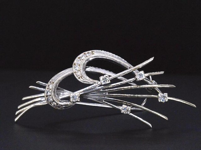 Witgouden broche met diamanten - afbeelding 1 van  8
