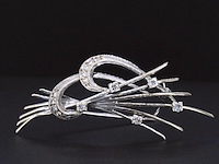 Witgouden broche met diamanten - afbeelding 1 van  8