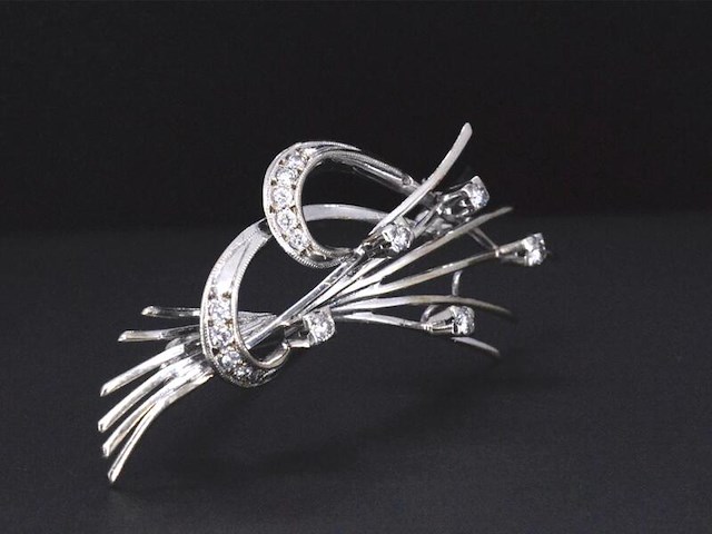 Witgouden broche met diamanten - afbeelding 2 van  8