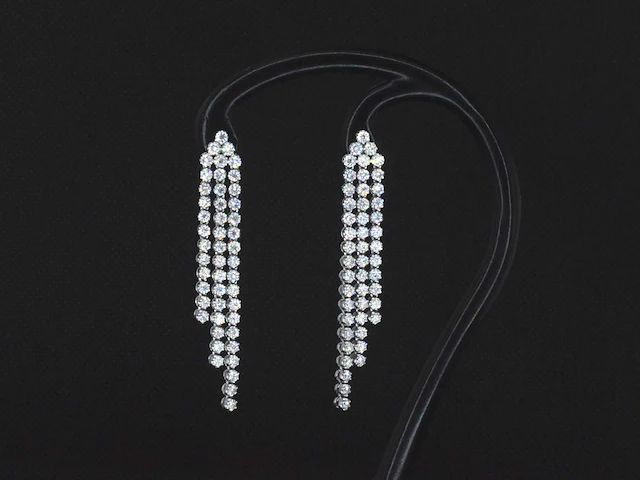 Witgouden chandelier oorbellen met hoge kwaliteit diamanten - afbeelding 1 van  8