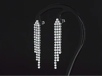 Witgouden chandelier oorbellen met hoge kwaliteit diamanten - afbeelding 5 van  8