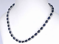 Witgouden collier met diamanten en saffier - afbeelding 4 van  10