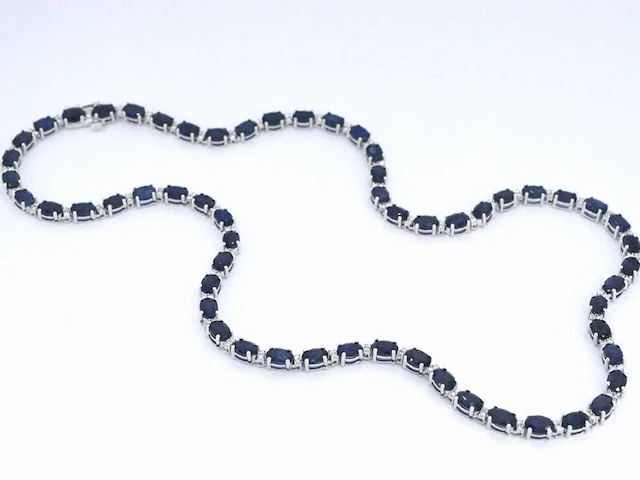 Witgouden collier met diamanten en saffier - afbeelding 6 van  10