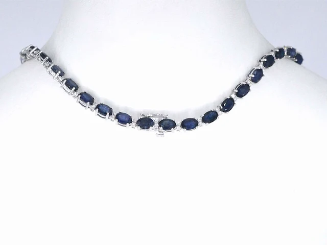 Witgouden collier met diamanten en saffier - afbeelding 8 van  10