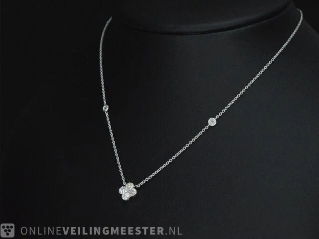 Witgouden collier met diamanten hanger klaver vier - afbeelding 3 van  7