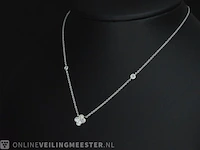 Witgouden collier met diamanten hanger klaver vier - afbeelding 3 van  7