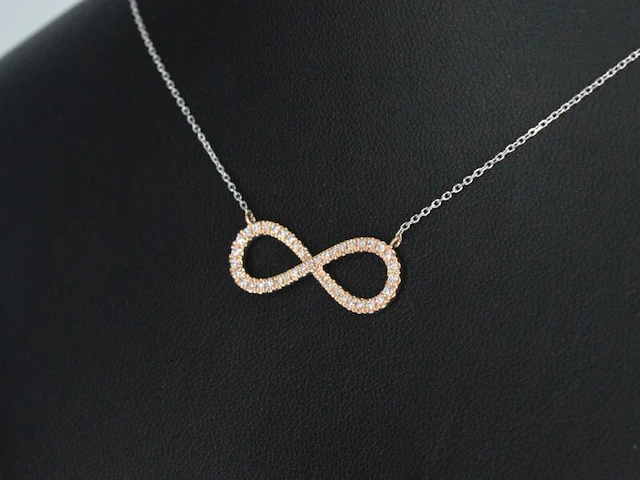 Witgouden collier met een rosegouden diamanten infinity hanger - afbeelding 3 van  9