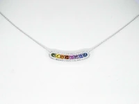 Witgouden collier met multi colour saffieren en diamanten in een rij gezet