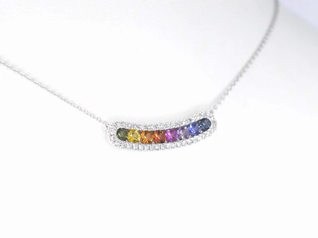 Witgouden collier met multi colour saffieren en diamanten in een rij gezet - afbeelding 3 van  8