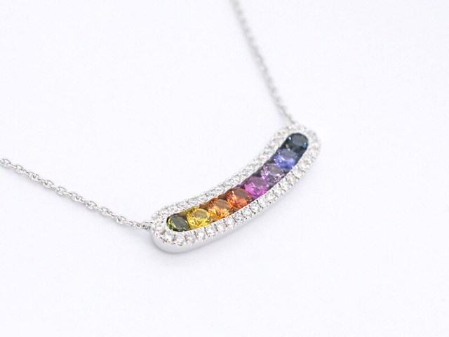 Witgouden collier met multi colour saffieren en diamanten in een rij gezet - afbeelding 5 van  6