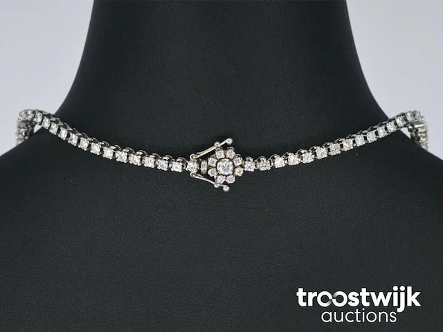 Witgouden collier rijk bezet met briljant geslepen diamanten en een saffier - afbeelding 6 van  10