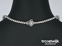 Witgouden collier rijk bezet met briljant geslepen diamanten en een saffier - afbeelding 6 van  10