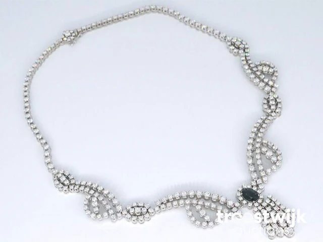 Witgouden collier rijk bezet met briljant geslepen diamanten en een saffier - afbeelding 8 van  10