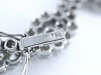Witgouden collier rijk bezet met briljant geslepen diamanten en een saffier - afbeelding 9 van  10