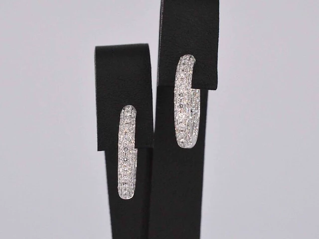 Witgouden creolen met briljant geslepen diamanten - afbeelding 1 van  10