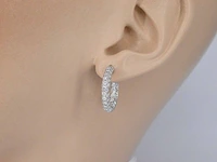 Witgouden creolen met briljant geslepen diamanten - afbeelding 2 van  10