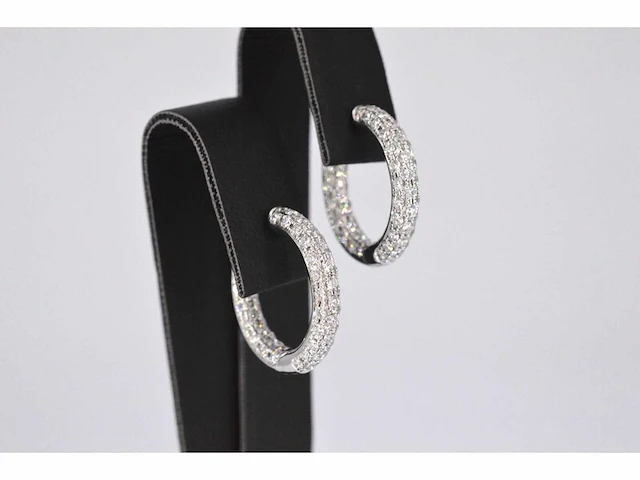 Witgouden creolen met briljant geslepen diamanten - afbeelding 4 van  10