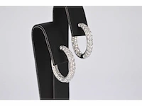 Witgouden creolen met briljant geslepen diamanten - afbeelding 4 van  10