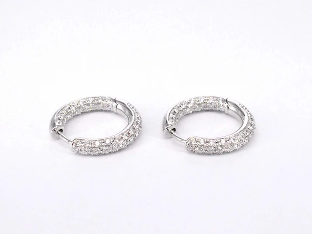 Witgouden creolen met briljant geslepen diamanten - afbeelding 5 van  10