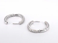 Witgouden creolen met briljant geslepen diamanten - afbeelding 6 van  10