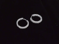 Witgouden creolen met briljant geslepen diamanten - afbeelding 8 van  10