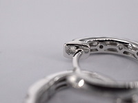 Witgouden creolen met diamanten - afbeelding 7 van  9