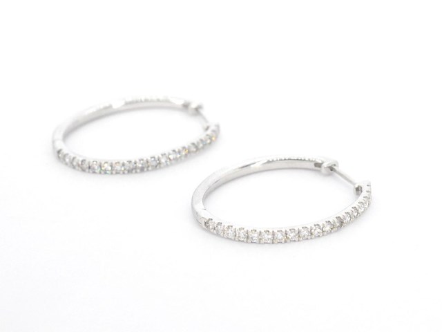 Witgouden creolen oorbellen met diamanten - afbeelding 5 van  9