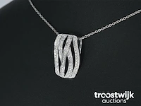 Witgouden design hanger met briljanten diamanten - afbeelding 3 van  7