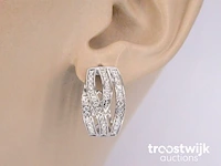 Witgouden design oorbellen met briljanten diamanten - afbeelding 2 van  8