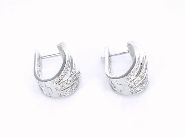 Witgouden design oorbellen met briljanten diamanten - afbeelding 6 van  8