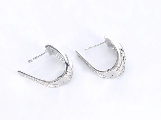 Witgouden design oorbellen met briljanten diamanten - afbeelding 7 van  8