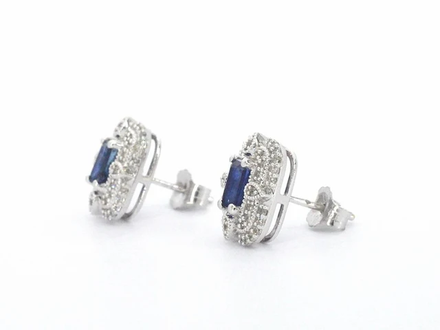 Witgouden design oorbellen met diamanten en saffier - afbeelding 4 van  9