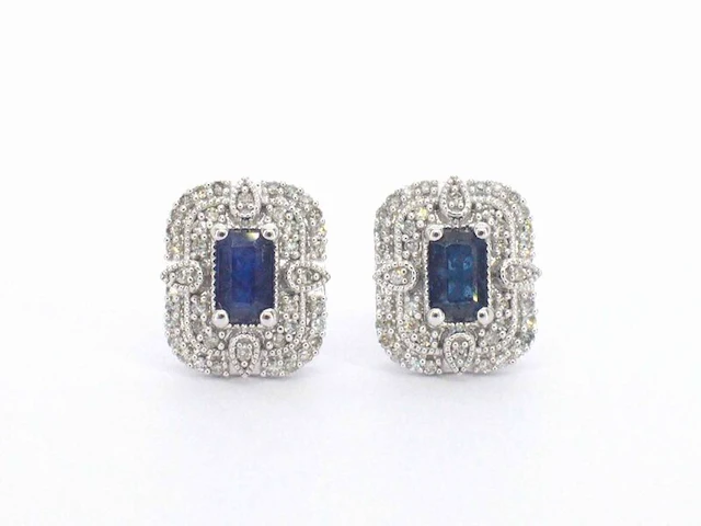 Witgouden design oorbellen met diamanten en saffier - afbeelding 6 van  9