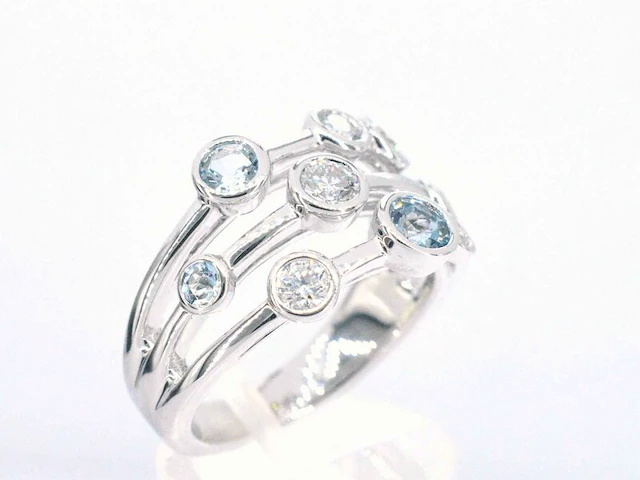 Witgouden design ring met aquamarijn en diamant - afbeelding 6 van  11