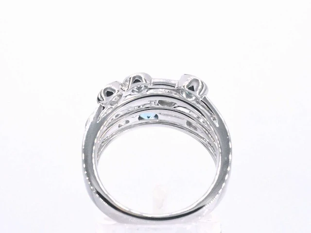 Witgouden design ring met aquamarijn en diamant - afbeelding 7 van  11