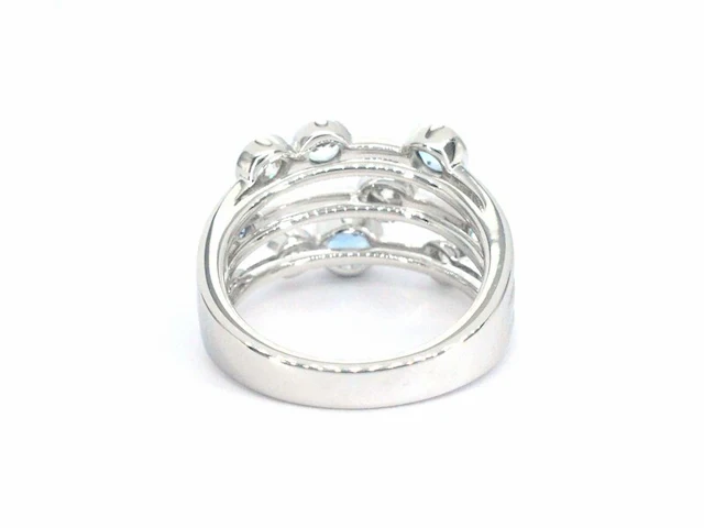 Witgouden design ring met aquamarijn en diamant - afbeelding 9 van  11