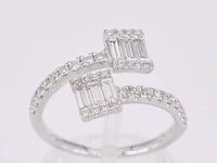 Witgouden design ring met briljant en baguette - afbeelding 1 van  11