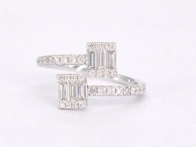 Witgouden design ring met briljant en baguette - afbeelding 8 van  11